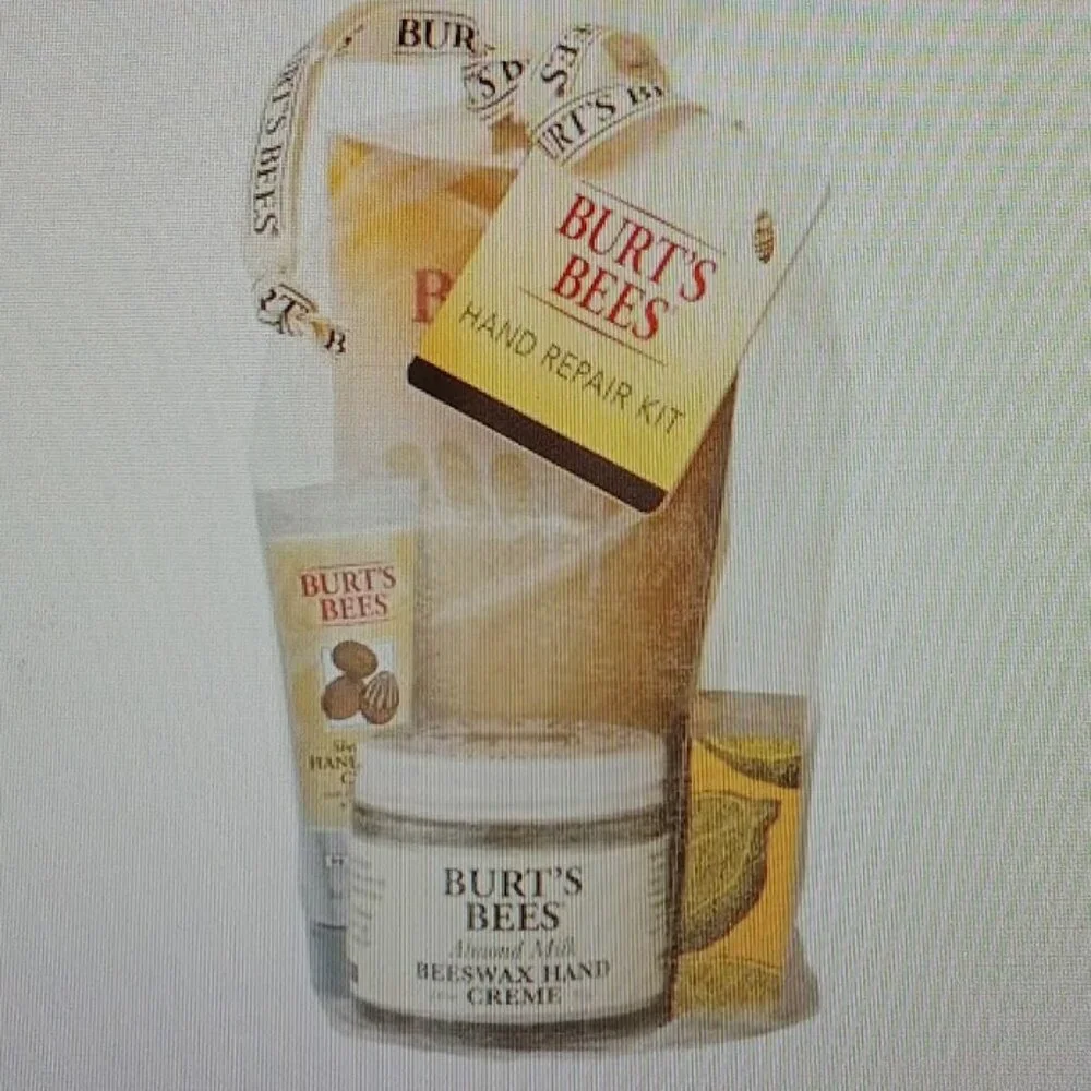 Burt's Bees Hand Repair Kit- 3 hand creams plus gloves NEW - Picture 1 of 7